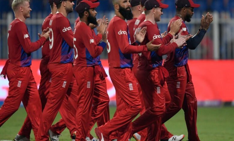 انگلینڈ کرکٹ ٹیم 17 سال بعد پہلی بار پاکستان کے دورے پر پہنچ گئی