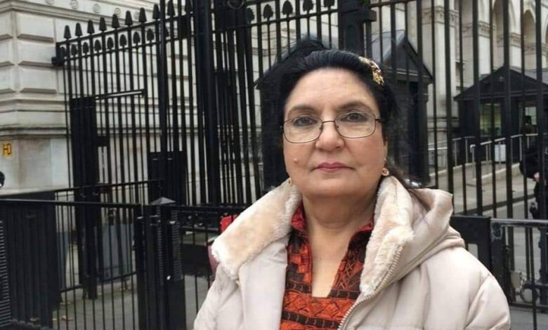 خوبانیوں کے درمیان / نیلما ناہید درانی خوبانیوں کے درمیان / نیلما ناہید درانی