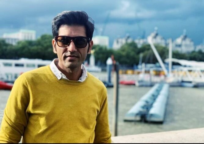 ہم لوگ مسیحائی سے بیمار ہوئے ہیں / رضوان نقوی