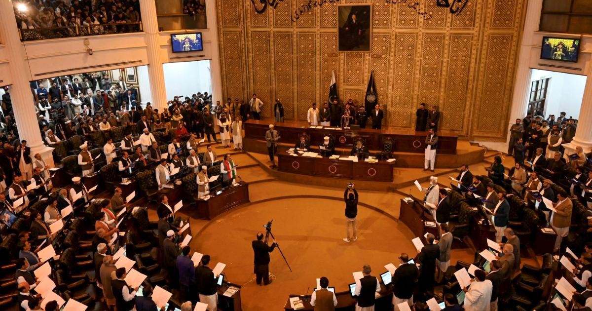 خیبر پختونخوا اسمبلی: مخصوص نشستوں پر حلف آج، سینیٹ انتخاب پر پی ٹی آئی میں پھوٹ