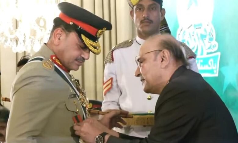 پاکستان کا یوم آزادی: فیلڈ مارشل عاصم منیر کے لیے ہلال جرات، بلاول بھٹو کو نشان امتیاز/ اردو ورثہ