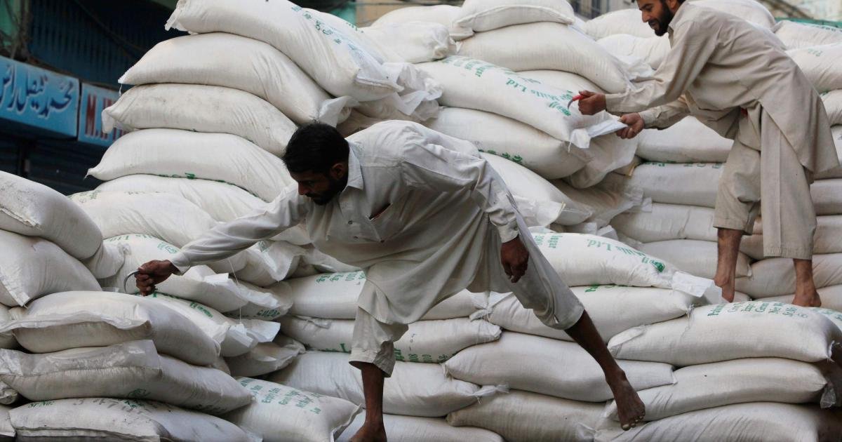 پاکستانی ٹینڈر میں چینی کی کم از کم بولی 560 ڈالر فی ٹن، فیصلہ تاحال مؤخر