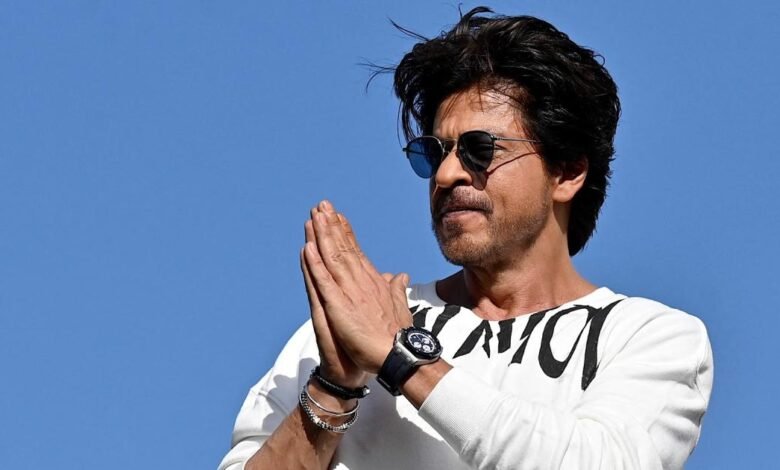 60 سالہ کنگ خان جو اب بھی دل کی دلہنیا چرانا جانتے ہیں/ اردو ورثہ 60 سالہ کنگ خان جو اب بھی دل کی دلہنیا چرانا جانتے ہیں/ اردو ورثہ