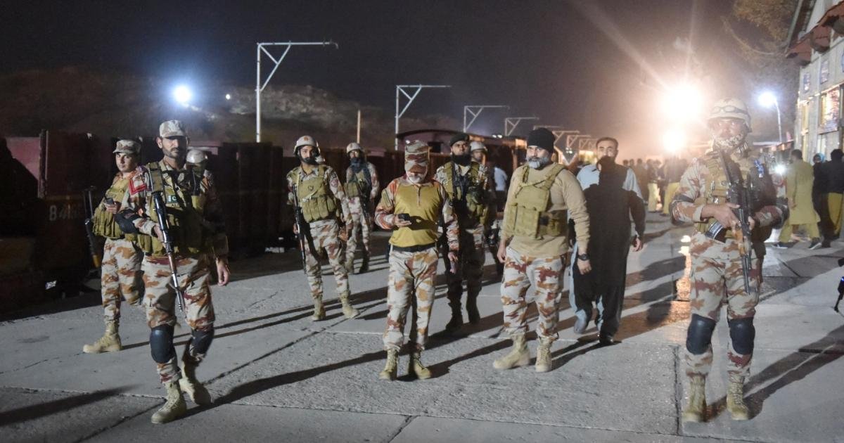 بلوچستان میں دو علیحدہ کارروائیاں، 18 عسکریت پسند مارے گئے: فوج