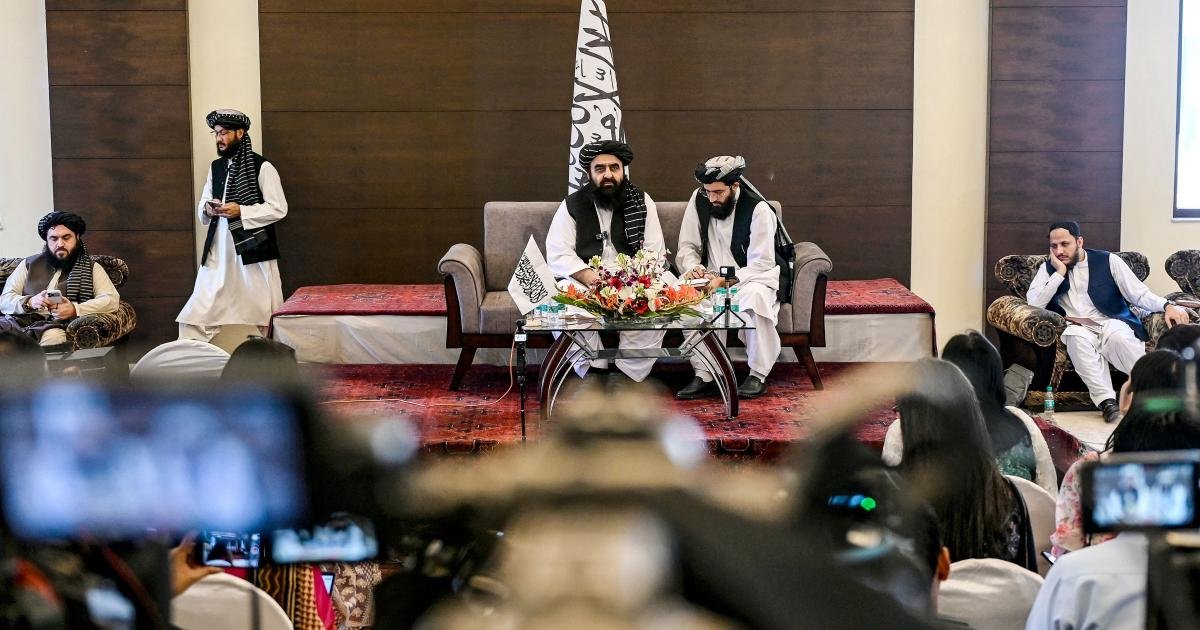 طالبان کی رپورٹنگ کرنے والی خاتون صحافی ہونا کیسا ہوتا ہے؟