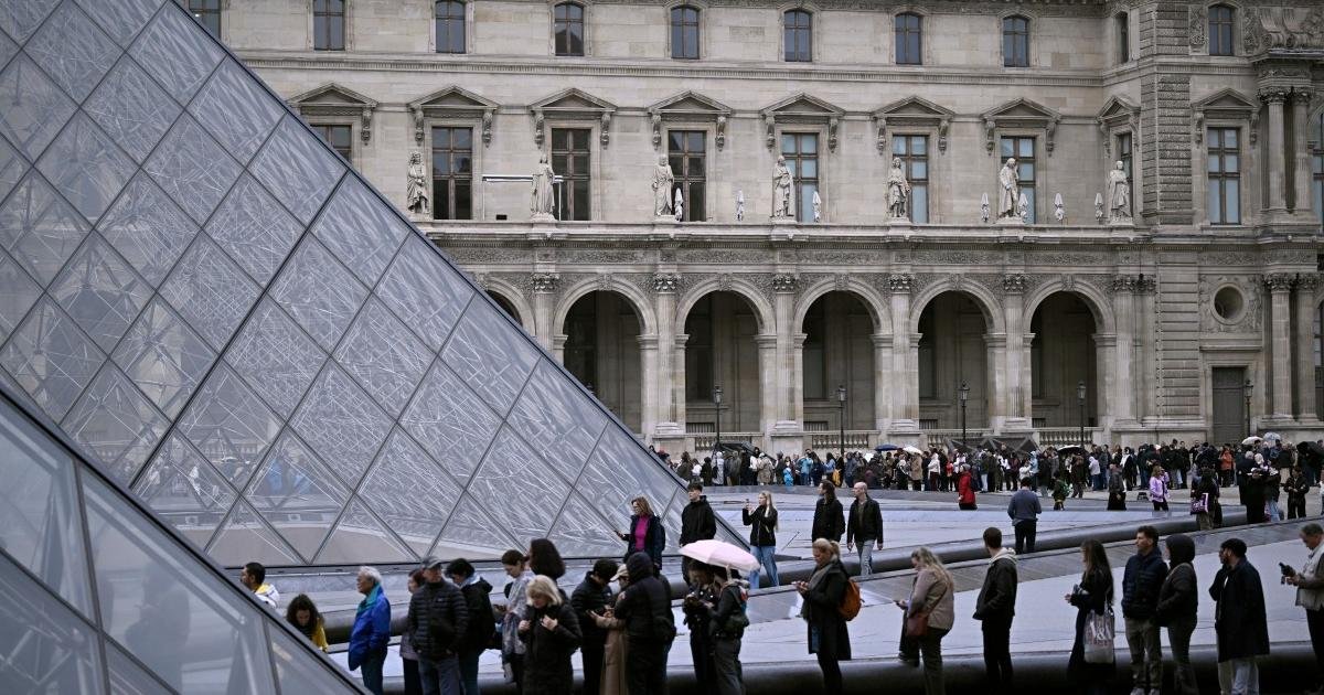 نوادرات کی بازیابی: لوور میوزیم کا اسرائیلی انٹیلی جنس فرم سے رابطے کی تردید