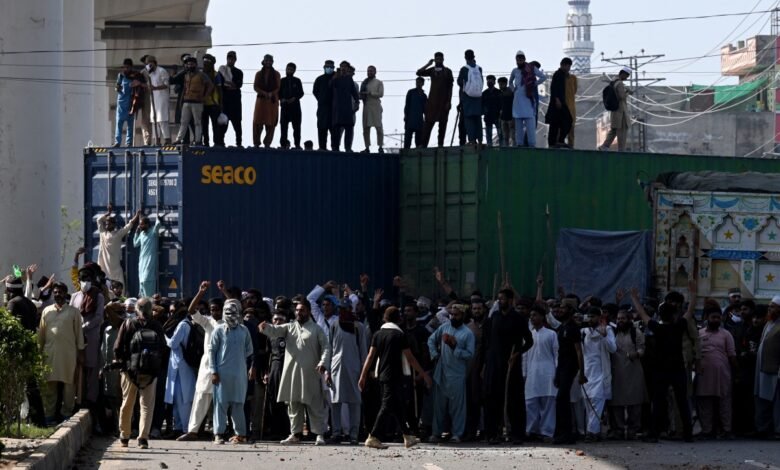 ٹی ایل پی پر پابندی: اصل حل سماجی، معاشی اور سیاسی اصلاحات/ اردو ورثہ