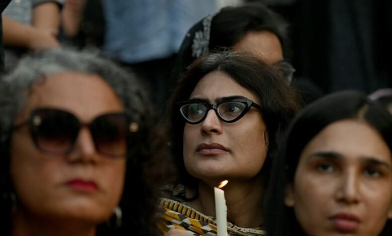 پاکستان میں ٹرانس جینڈرز کے لیے صنفی ہم آہنگی کی محفوظ سرجری مشکل مرحلہ/ اردو ورثہ پاکستان میں ٹرانس جینڈرز کے لیے صنفی ہم آہنگی کی محفوظ سرجری مشکل مرحلہ/ اردو ورثہ