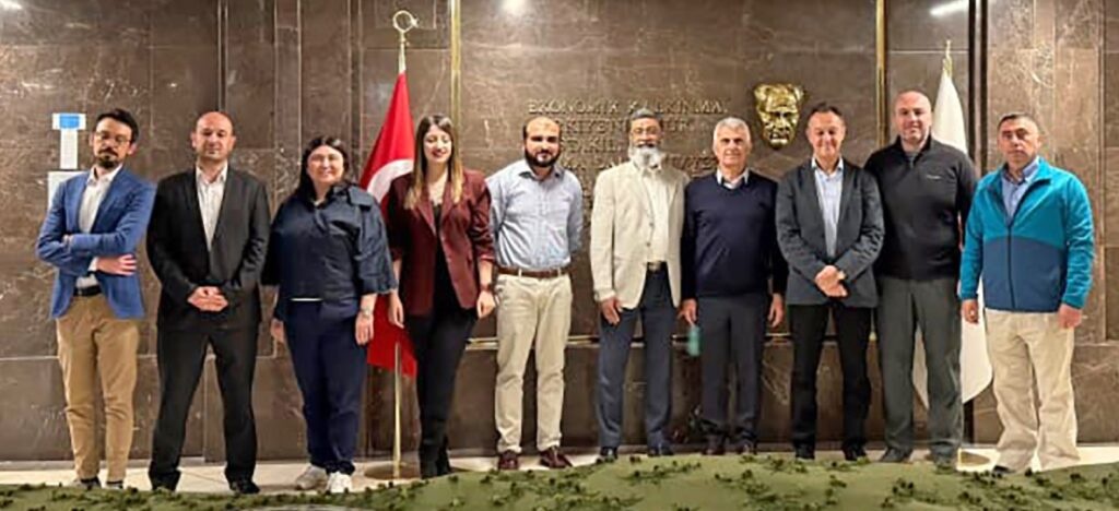 ترکی کے شہر انقرہ میں ٹی پی اے او کے ہیڈ کوارٹر میں پاکستان پیٹرولیم لمیٹڈ اور ترک پیٹرولیم اوورسیز کمپنی کے حکام دستخط کی تقریب کے دوران