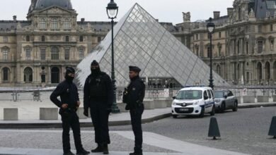 پیرس: چور 7 منٹ میں عجائب گھر سے ’انمول‘ زیورات لے اڑے/ اردو ورثہ