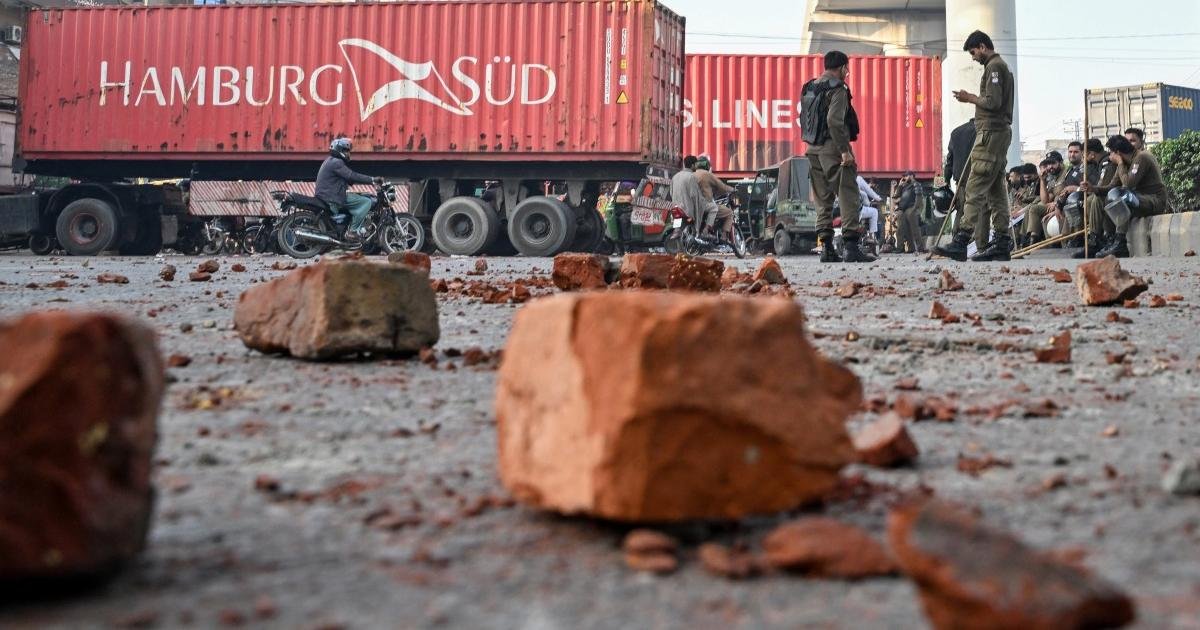 ہڑتال کی آڑ میں سڑکوں پر آنے کی اجازت نہیں، تقریباً 40 ہزار اہلکار تعینات: پنجاب پولیس