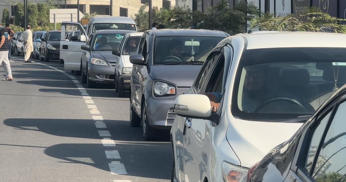 لاہور میں دھواں چھوڑنے والی کوئی گاڑی نظر نہ آئے: ہائی کورٹ کا حکم